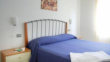 2 bedrooms, down duvets, free WiFi