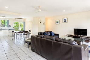 TV - Beachfront and Beautiful! (Yeppoon)