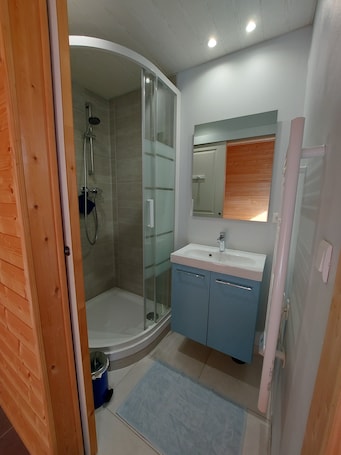 Shower. Logement Paisible Pour Famille ou Amis
