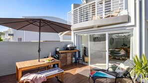 Outdoor dining - Sandcastles at the Beach - Linen Supplied & Beds Ready on Arrival (Fingal Bay)