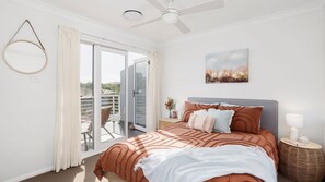 3 bedrooms, iron/ironing board, free WiFi, bed sheets - Sandcastles at the Beach - Linen Supplied & Beds Ready on Arrival (Fingal Bay)