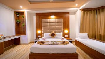 Junior Suite, 1 Double Bed, Non Smoking, Private Bathroom | 1 bedroom, premium bedding, individually furnished, desk