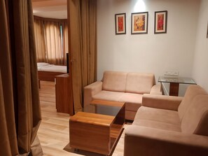 Junior Suite, 1 Double Bed, Non Smoking, Private Bathroom