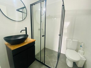 Douche, serviettes fournies