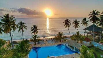 Hồ bơi ngoài trời, lều miễn phí, dù/ô trên bãi biển/hồ bơi