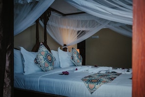 In-room safe, individually furnished, desk, soundproofing - Sunny Palms Beach Bungalows  (Uroa)