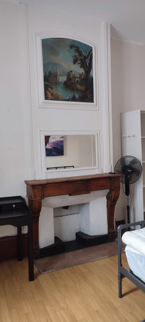 1 bedroom, iron/ironing board, WiFi, bed sheets - Studio, separate bedroom. Large, bright living room. Close to shops. (Romans-sur-Isère)