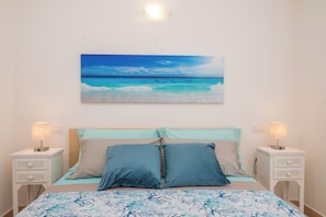Standard-Apartment, Mehrere Schlafzimmer (Glori House 50m from Marina di Olbia) | 1 Schlafzimmer, Bettwäsche