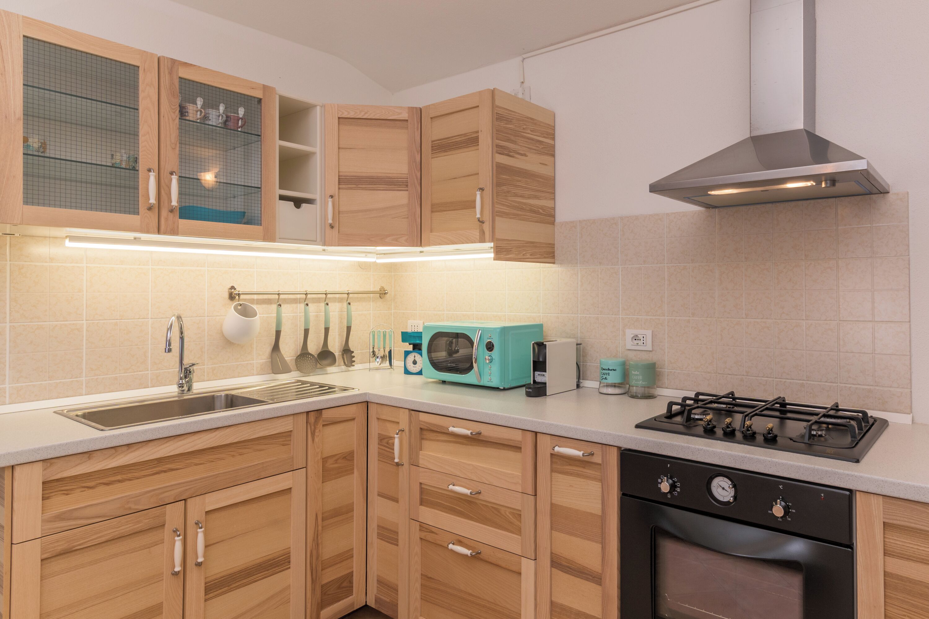 Standard Apartment, Multiple Bedrooms (Glori House 50m from Marina di Olbia) | Private kitchen | Fridge, microwave, oven, stovetop