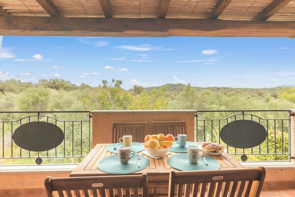 Standard Apartment, Multiple Bedrooms (Glori House 50m from Marina di Olbia) | Outdoor dining
