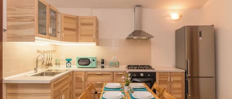 Standard Apartment, 1 Bedroom (Glori House 50m from Marina di Olbia) | Private kitchenette