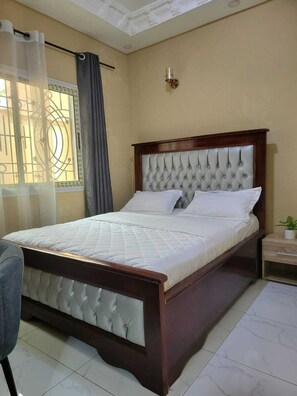 Luxury Apartment | 3 bedrooms, Tempur-Pedic beds, individually furnished, laptop workspace