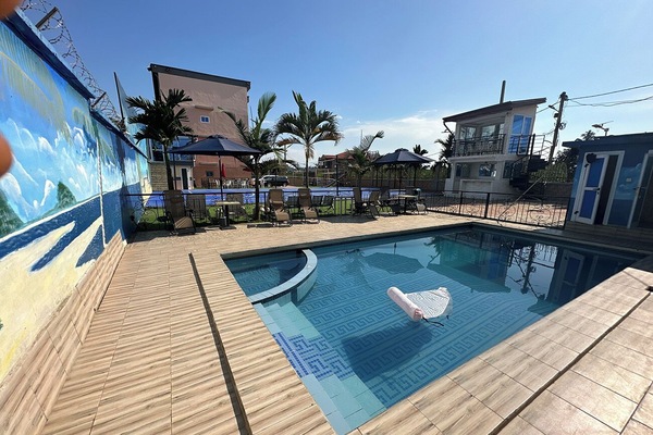 Kolam renang terbuka