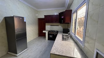 Luxury-Apartment | Eigene Kochnische | Großer Kühlschrank, Mikrowelle, Ofen, Herdplatte