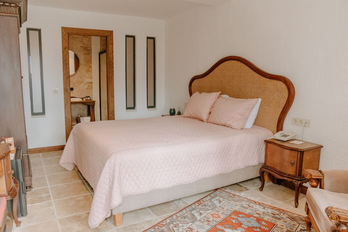 SUMAK | 1 bedroom, premium bedding, minibar, in-room safe