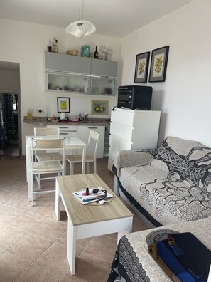 Living area - Little house in the hills overlooking the sea. Ideal for young couple (Latte)