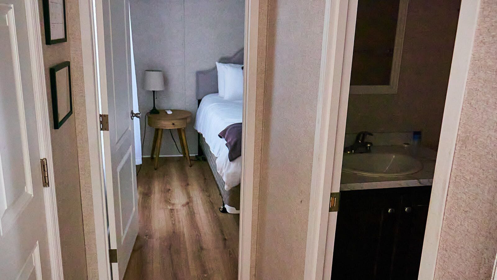 Private, detached 1 bedroom apt. 6 miles from Folly Beach & downtown Charleston