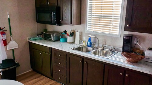 Private, detached 1 bedroom apt. 6 miles from Folly Beach & downtown Charleston