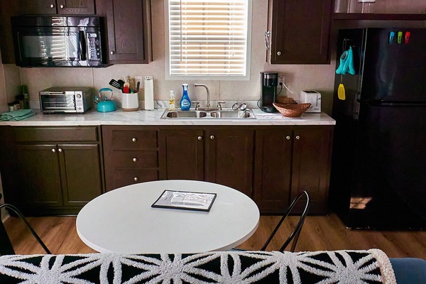 Frigorifero, microonde, forno, piano cottura