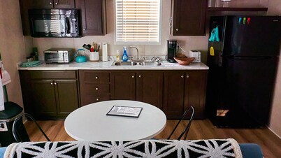 Private, detached 1 bedroom apt. 6 miles from Folly Beach & downtown Charleston