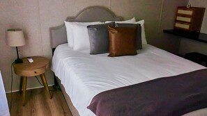 1 bedroom, desk, free WiFi, bed sheets