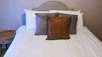 1 bedroom, desk, free WiFi, bed sheets