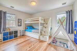 4 bedrooms, WiFi, bed sheets