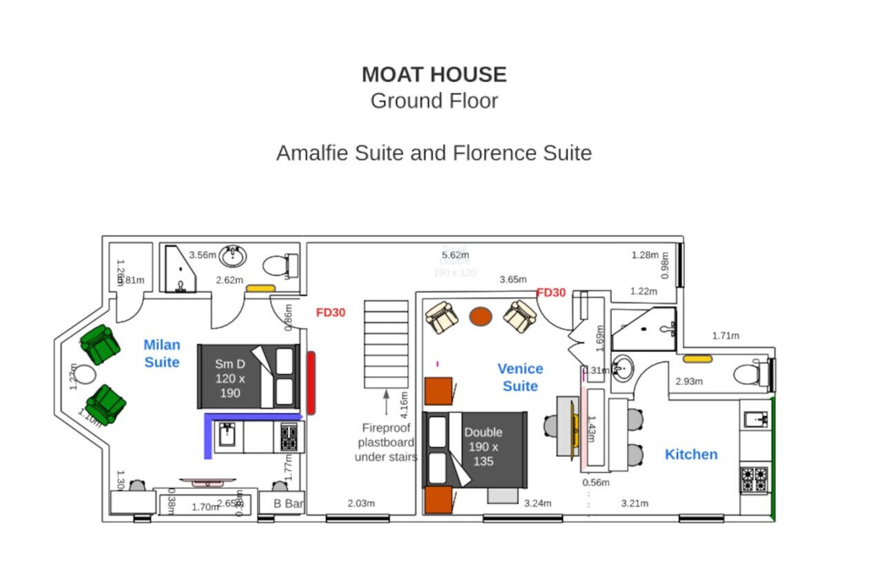 Grundriss des MOAT HOUSE Erdgeschoss, einschließlich der Amalfie Suite und Florence Suite, mit Küchenbereich, einer B Bar und einer feuerfesten Kunststoffplattenverkleidung unter der Treppe.
