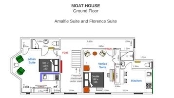Grundriss des MOAT HOUSE Erdgeschoss, einschließlich der Amalfie Suite und Florence Suite, mit Küchenbereich, einer B Bar und einer feuerfesten Kunststoffplattenverkleidung unter der Treppe.
