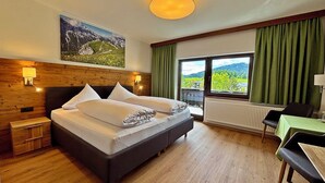 基础双人房 | 羽绒被、客房内保险箱、免费 WiFi、床单