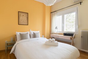 2 chambres, coffre-fort, bureau, fer et planche à repasser