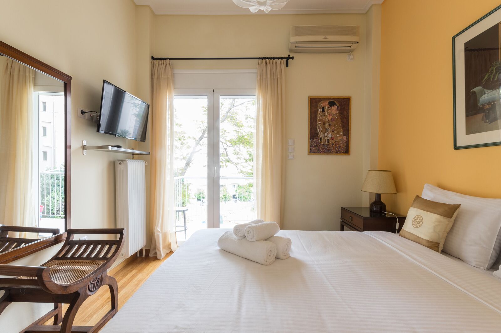 2 Schlafzimmer, Zimmersafe, Schreibtisch, Bügeleisen/Bügelbrett