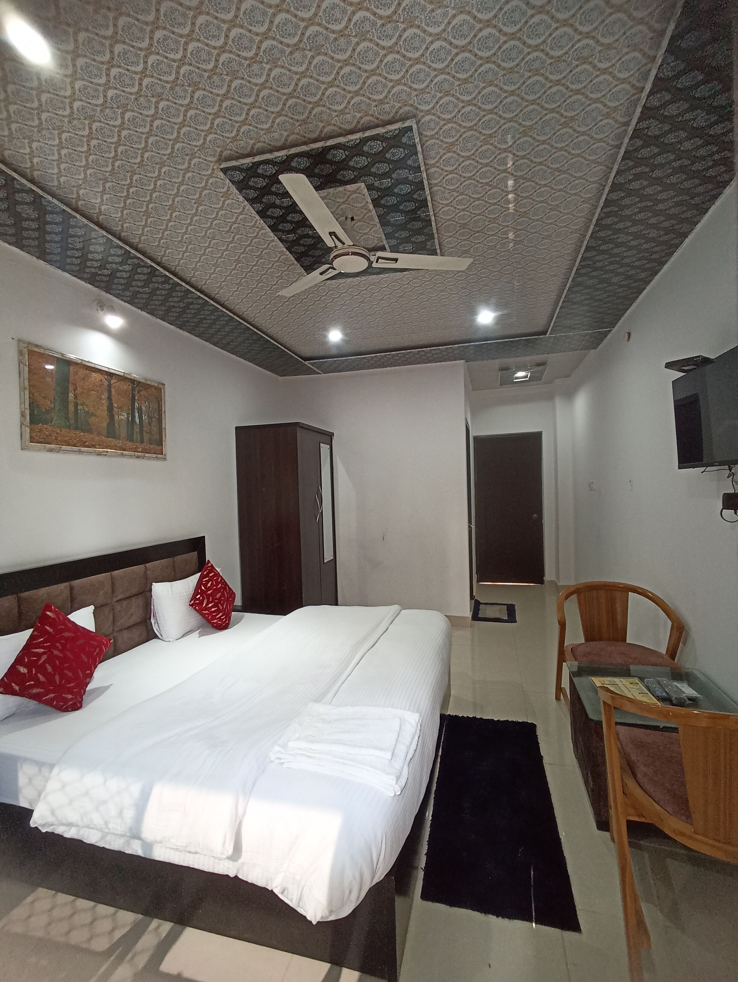 Rollaway beds, free WiFi, bed sheets