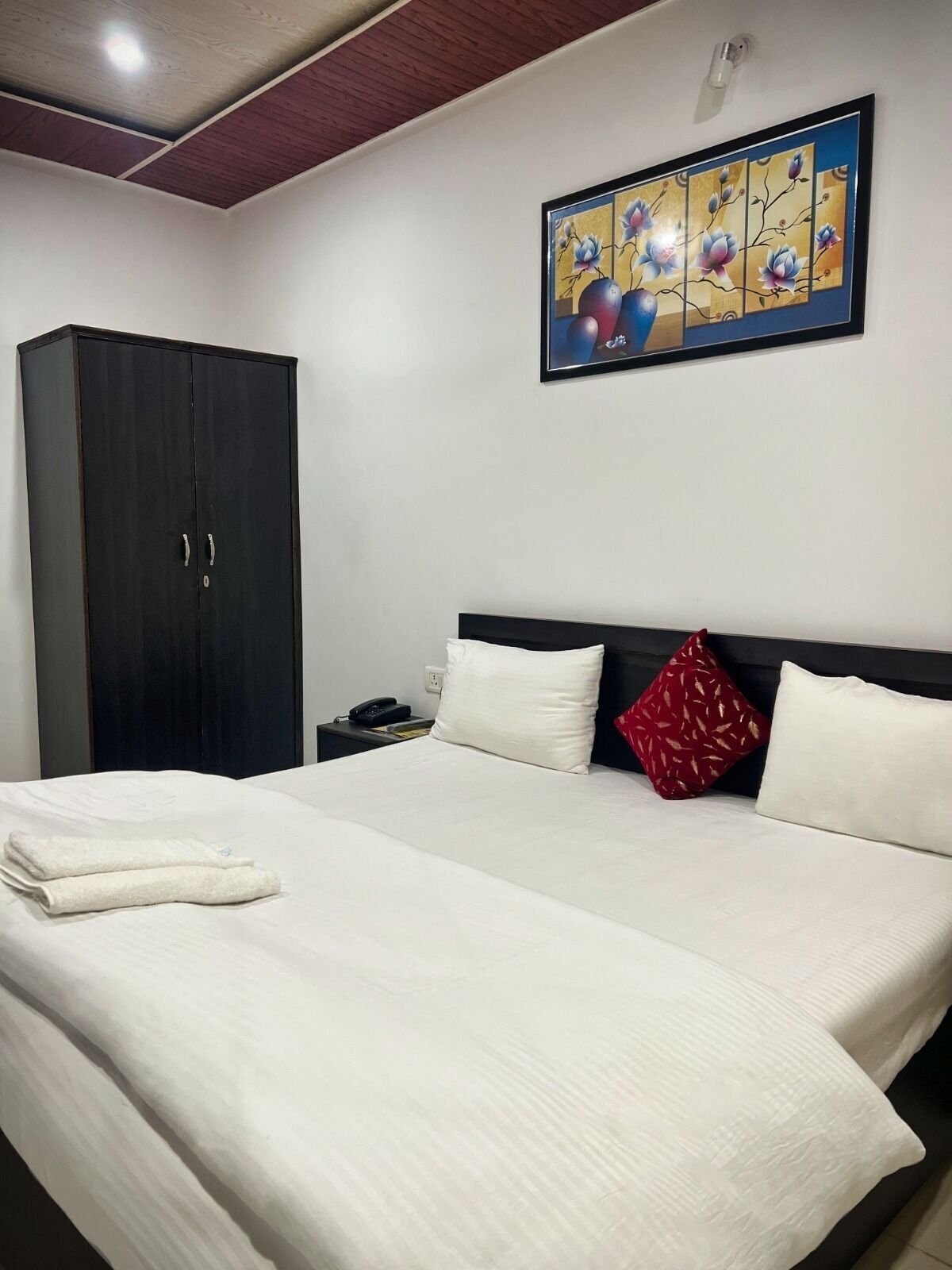 Rollaway beds, free WiFi, bed sheets