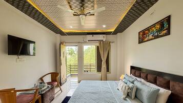 Superior Room | Rollaway beds, free WiFi, bed sheets