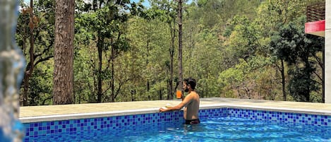 Kolam renang terbuka