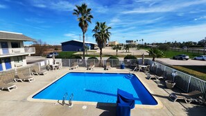 Outdoor pool, pool umbrellas, pool loungers - Studio 6 Galveston, TX (Galveston)