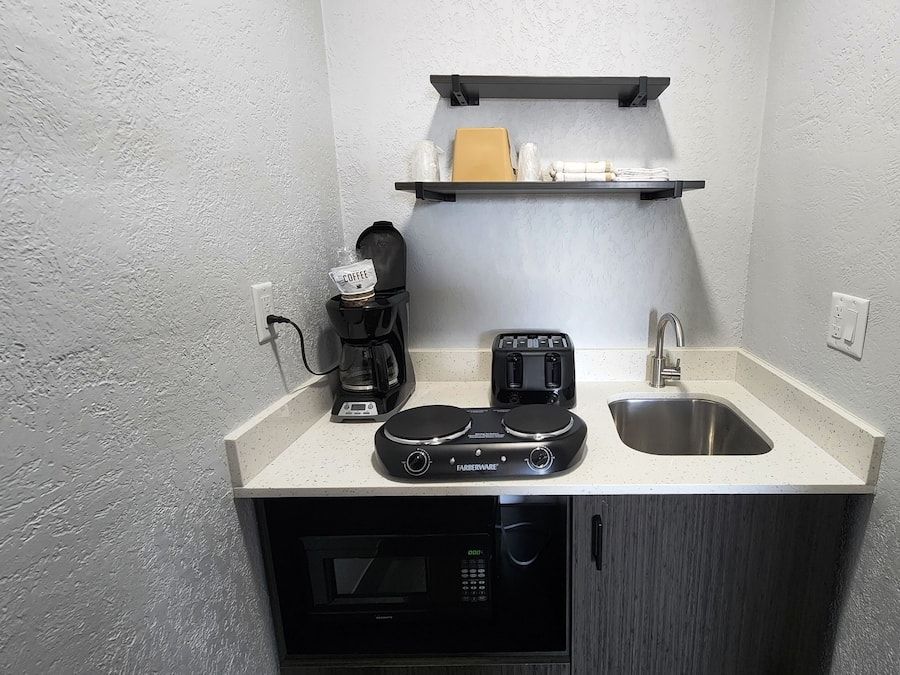 Full-size fridge, microwave, stovetop, coffee/tea maker