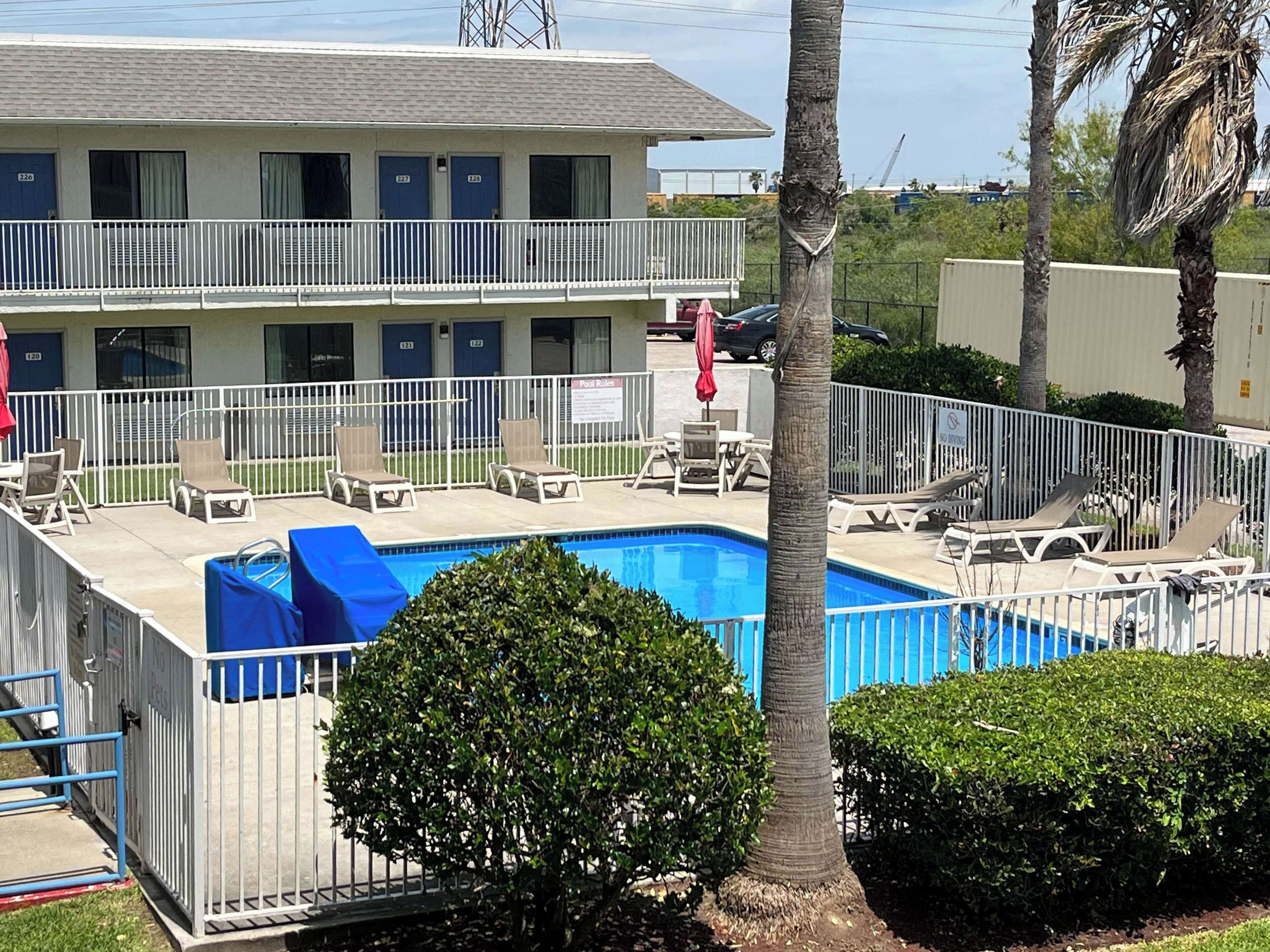 Studio 6 Galveston, TX