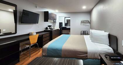 Studio 6 Webster, TX Houston - NASA Lake