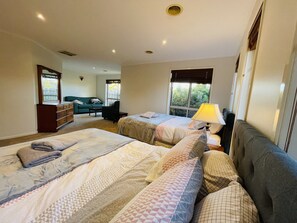 4 bedrooms, desk, iron/ironing board, free WiFi