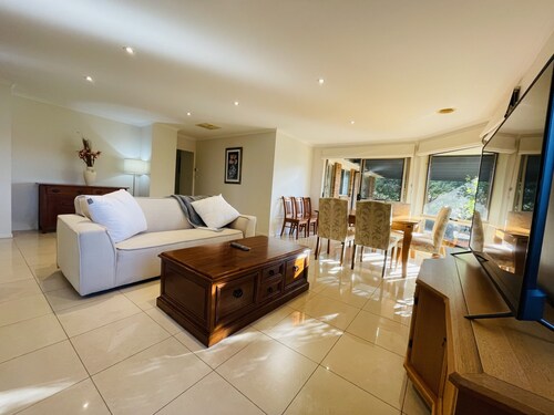 Bright House@gungahlin Town Center