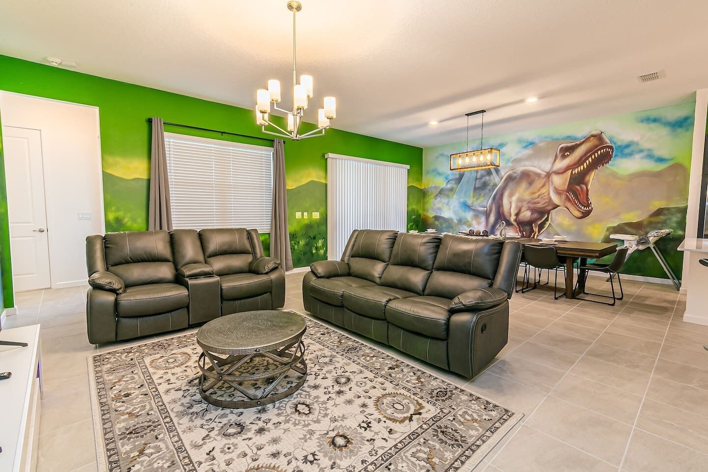 Themed Villa-Heated Pool,Game Room,Sleeps 26