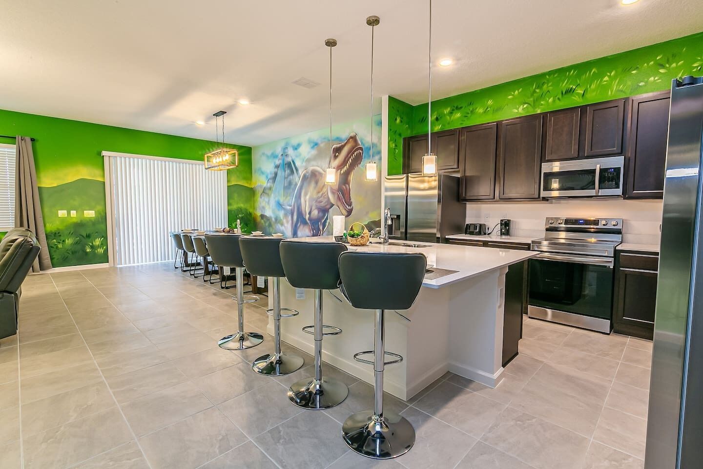 Themed Villa-Heated Pool,Game Room,Sleeps 26