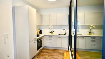 Penthouse Cao cấp | Bếp riêng | Tủ lạnh, lò vi sóng, lò nướng, bếp nấu