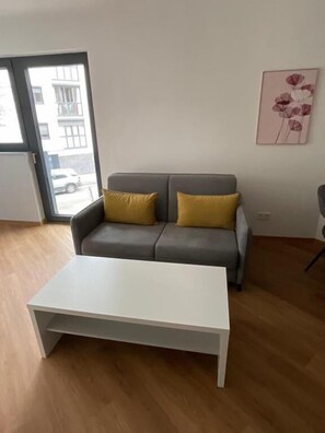 Individually furnished, laptop workspace, blackout drapes, soundproofing - DM & S Apartment (Vienna)