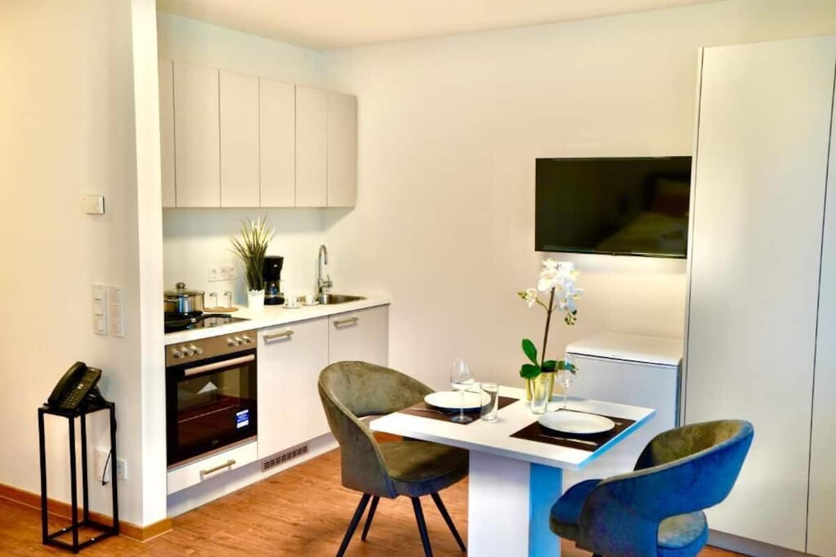 1 bedroom, individually furnished, laptop workspace, blackout curtains