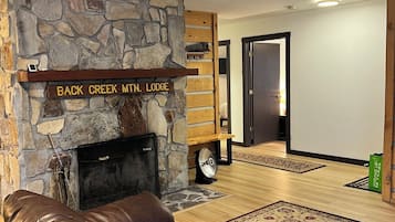 Cabin | Living area | 43-inch Smart TV with digital channels, TV