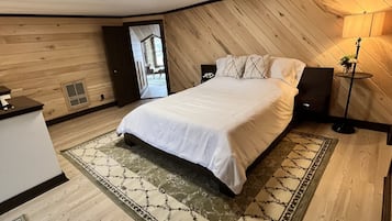 Luxury Room | 1 bedroom, premium bedding, pillowtop beds, free WiFi