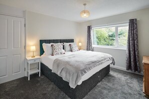 3 bedrooms, desk, iron/ironing board, travel crib - Host & Stay | Greens Yard House (Whitby)